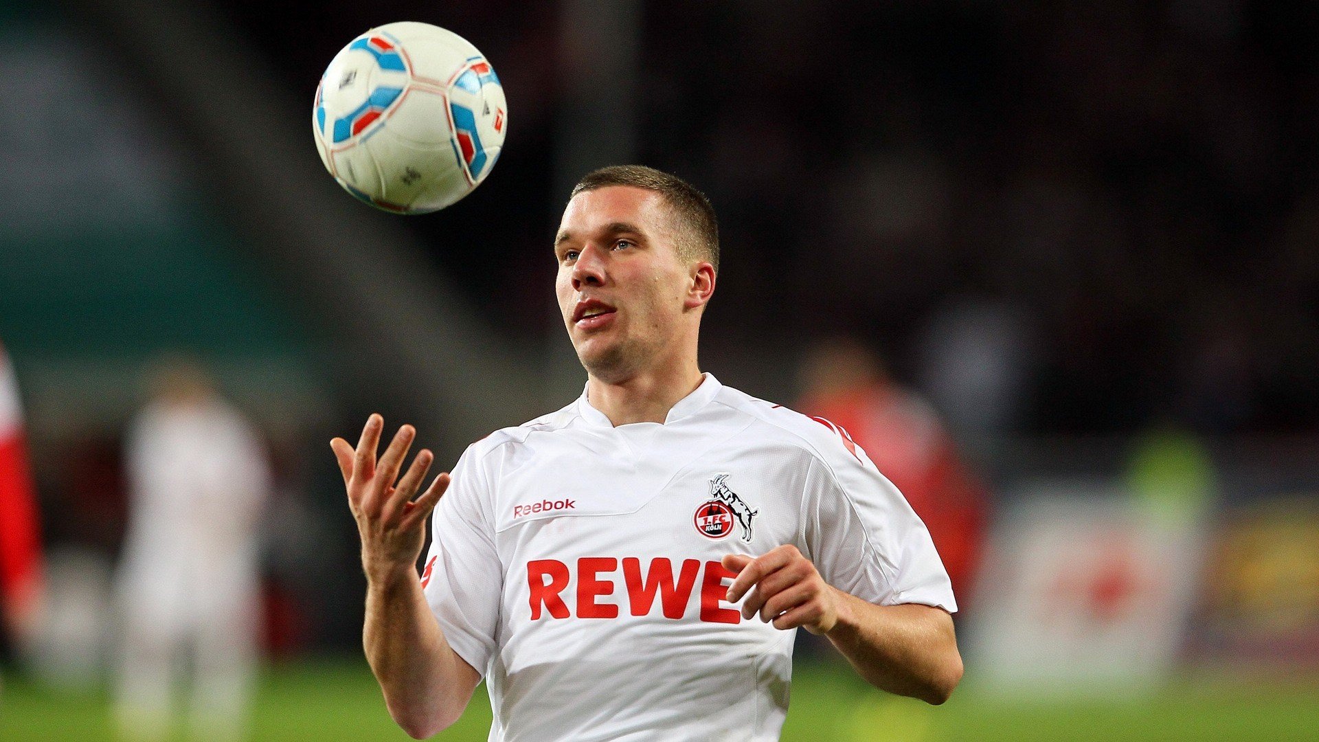 “德甲争冠集团逐步成型，领先球队稳步向前”，德甲冠军时不时来群里看看